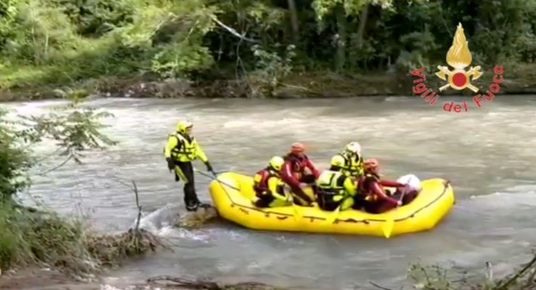 Laino Borgo, 19enne dispersa mentre faceva rafting sul fiume Lao: le ricerche continuano – VIDEO