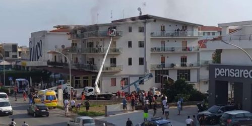Incendio in un hotel ad Amantea