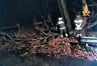 Il vento blocca la ferrovia jonica per tre ore