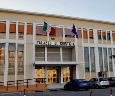 Locri, furto di ascensore al teatro: chiesto il rinvio a giudizio per 8 persone