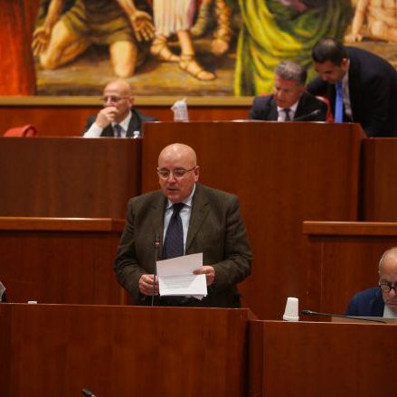 La promessa di Oliverio il Magnifico e la sua "corte" di nani