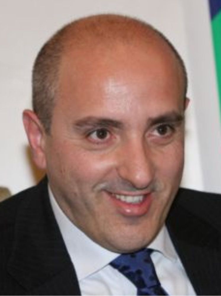 Futuro e libertà, decine di iscritti lasciano il partito