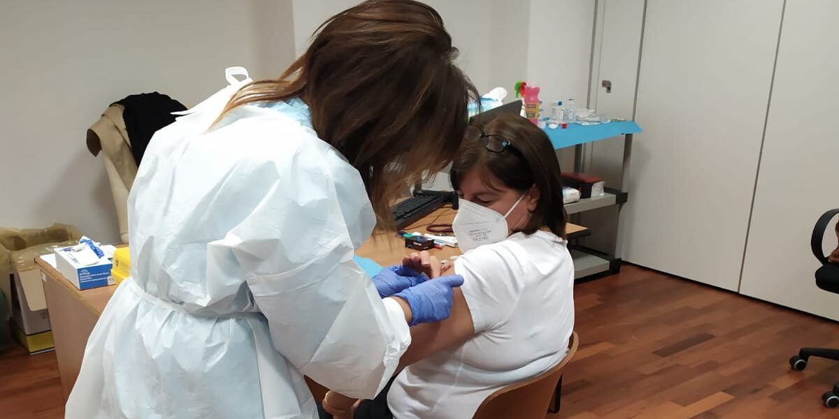 Vaccini, la Calabria «raggiungerà l’immunità di gregge il 16 settembre»