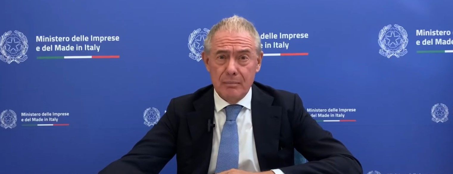 Urso risponde a Zingaretti dopo le accuse alla moglie “saltafila” in aeroporto