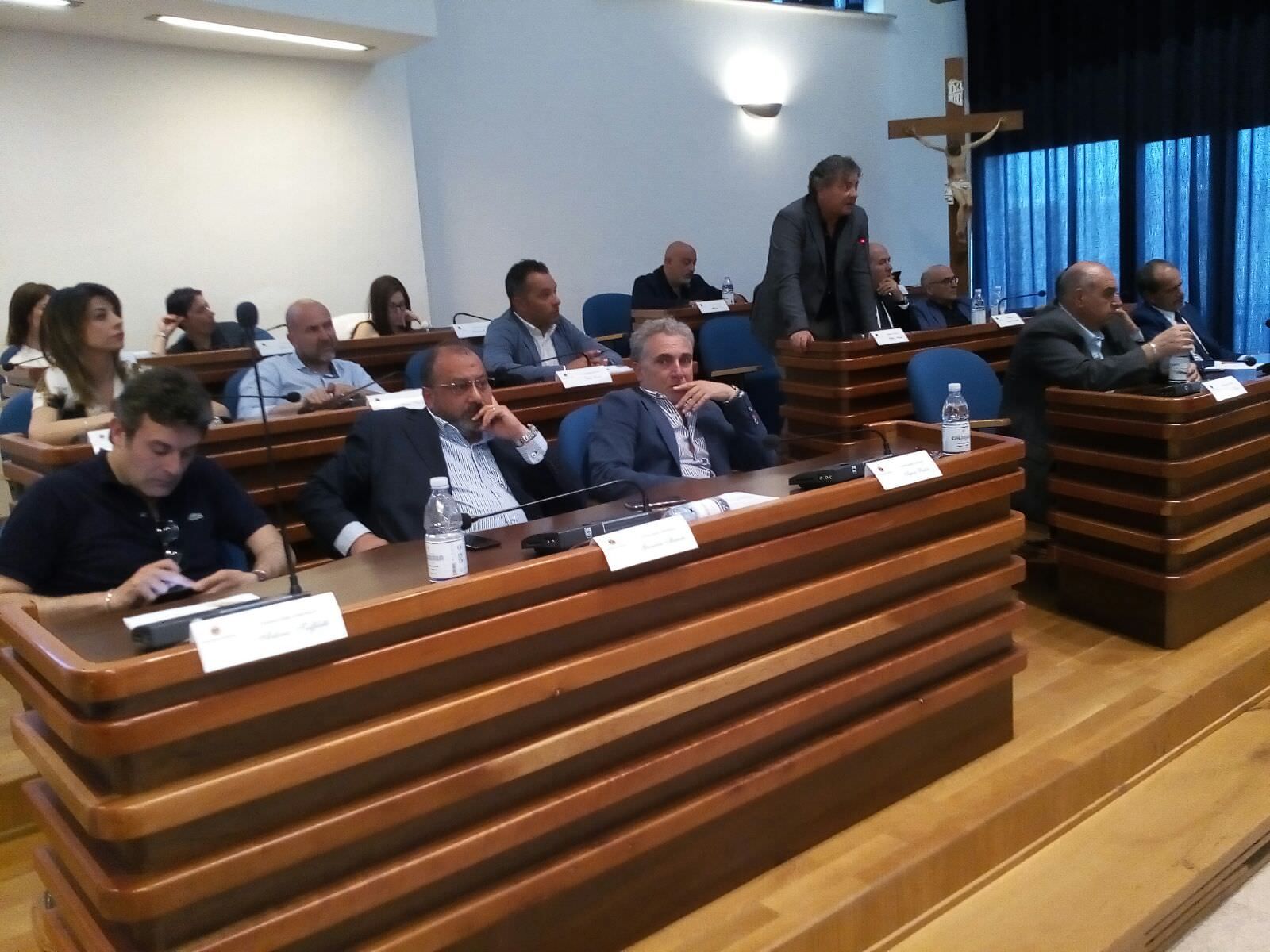 Catanzaro, soffia (lievissimo) il vento delle elezioni politiche