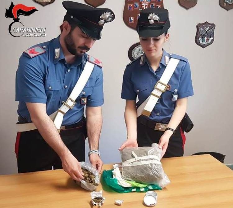 Mezzo chilo di marijuana in auto, arrestato 42enne a Reggio