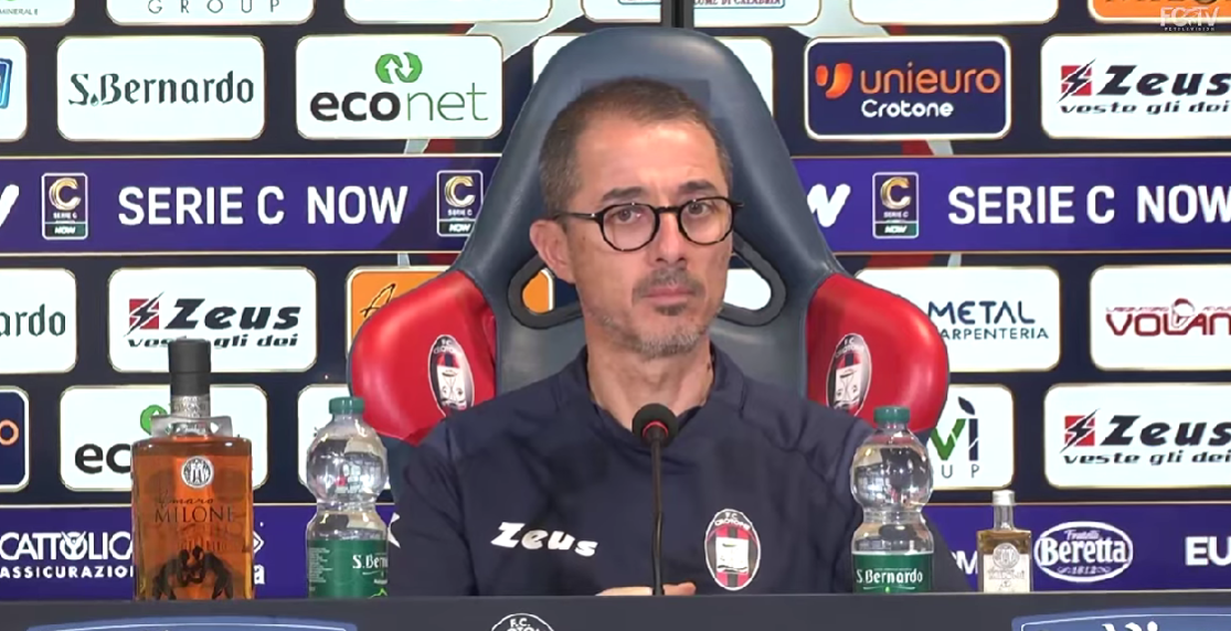 Crotone, Longo: «La squadra non deve fare di più, ma deve provare a fare quello che è»