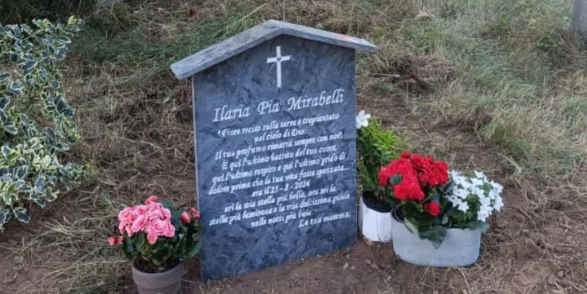 «Non vogliamo dimenticarla, non dobbiamo dimenticarla»: a Lorica il ricordo di Ilaria Mirabelli