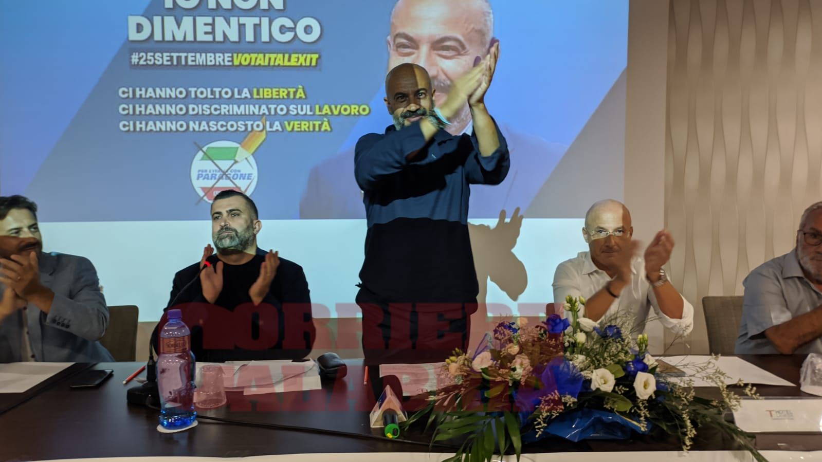 L’orgoglio antisistema di Paragone alla conquista della Calabria. «Hanno tradito il sogno di questa terra» – VIDEO