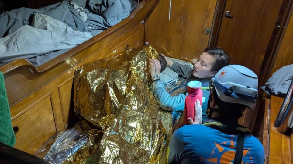 Bimba di 10 anni arriva sola a Lampedusa. «Unica sopravvissuta al naufragio»