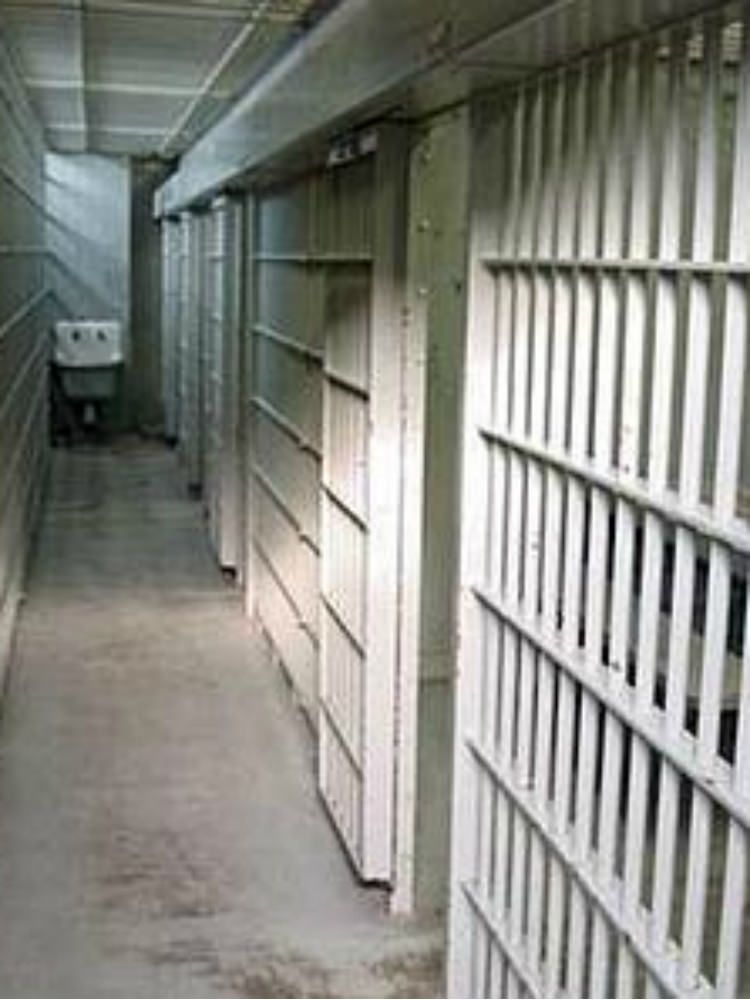 Carcere di Catanzaro, agente penitenziaria aggredito da detenuto straniero