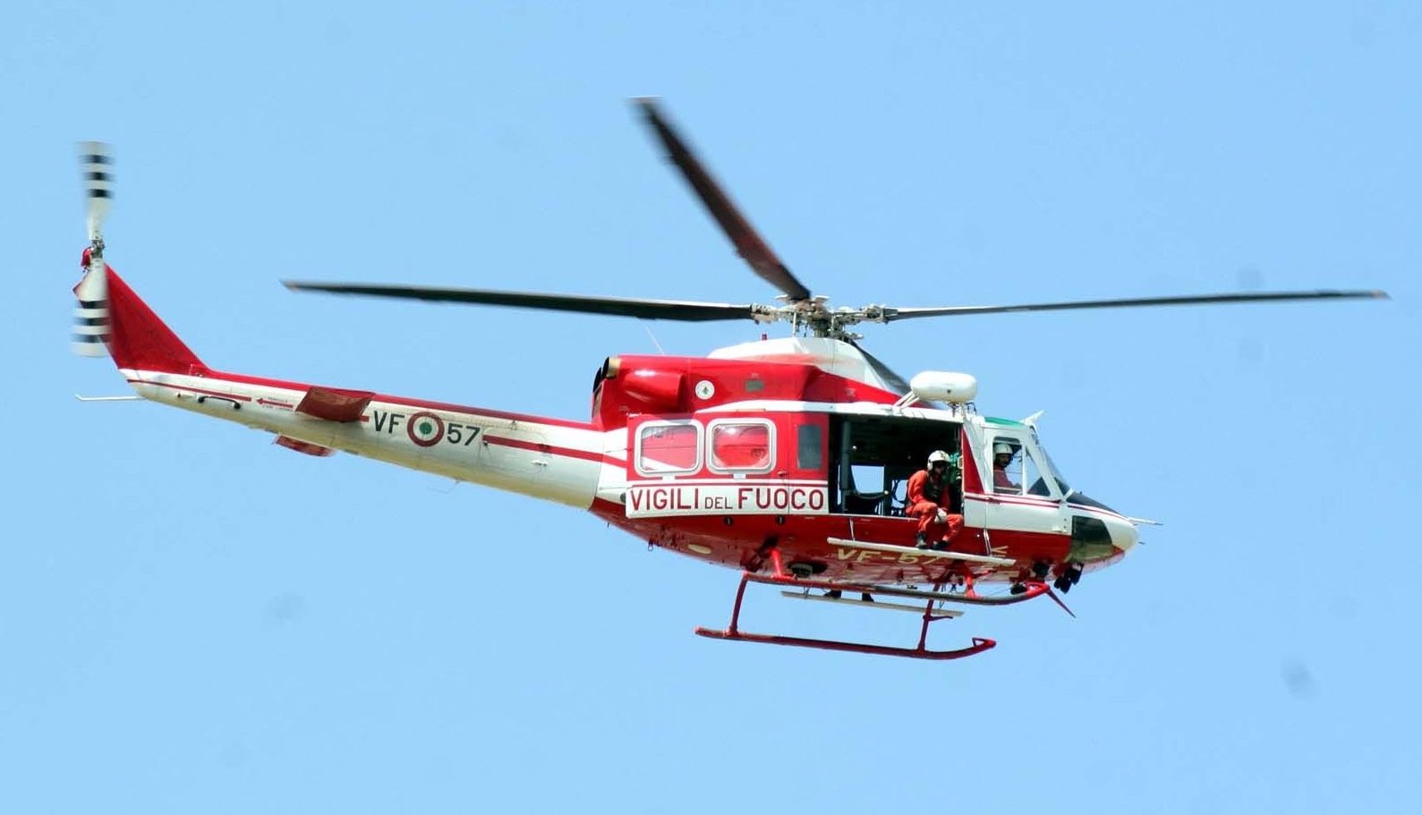 Ritrovati in mare i resti dell'ultraleggero che era diretto a Nicotera