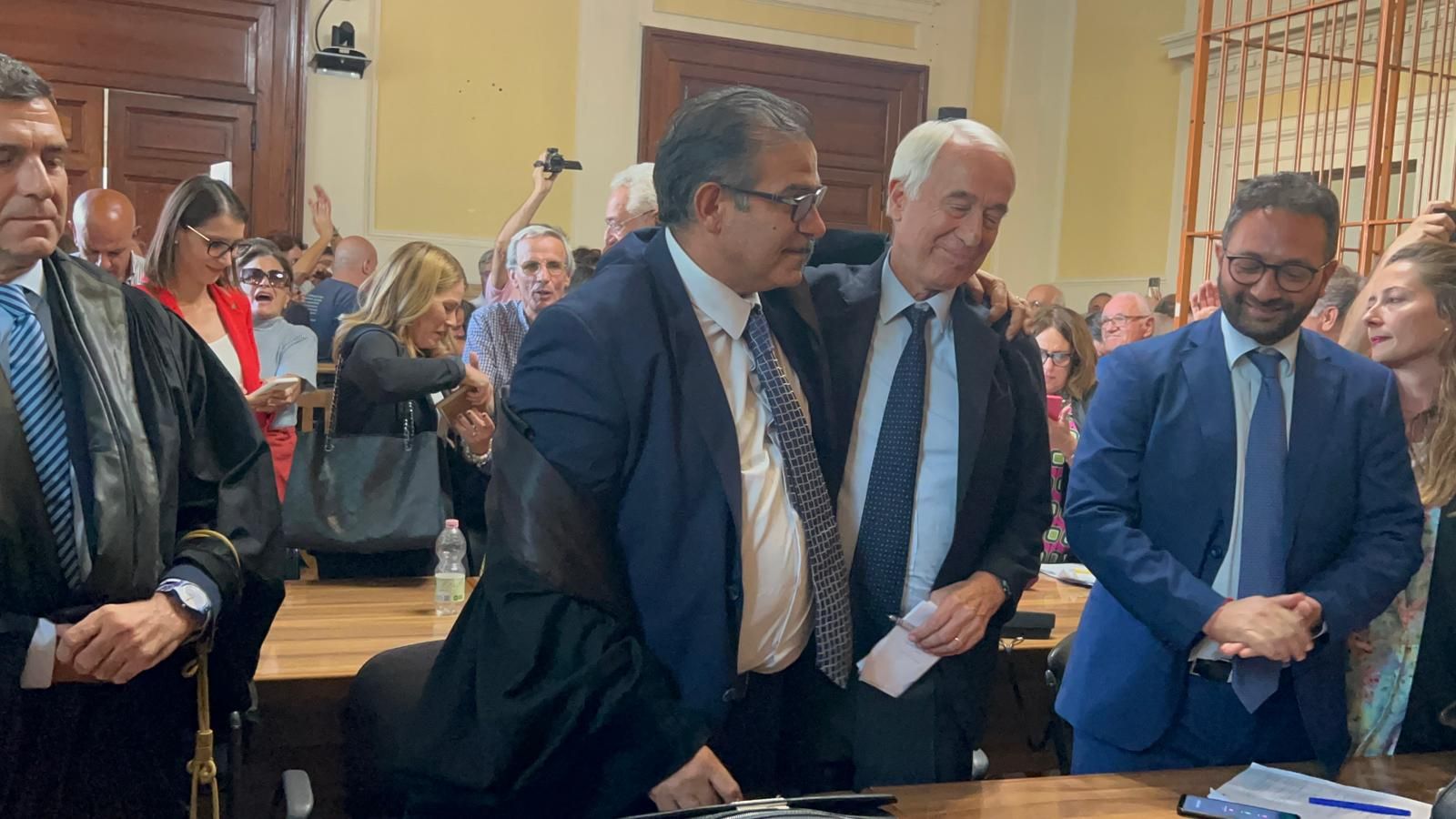 «Si è fatta giustizia. Lucano non ha mai toccato un euro». La gioia di Daqua e Pisapia – VIDEO