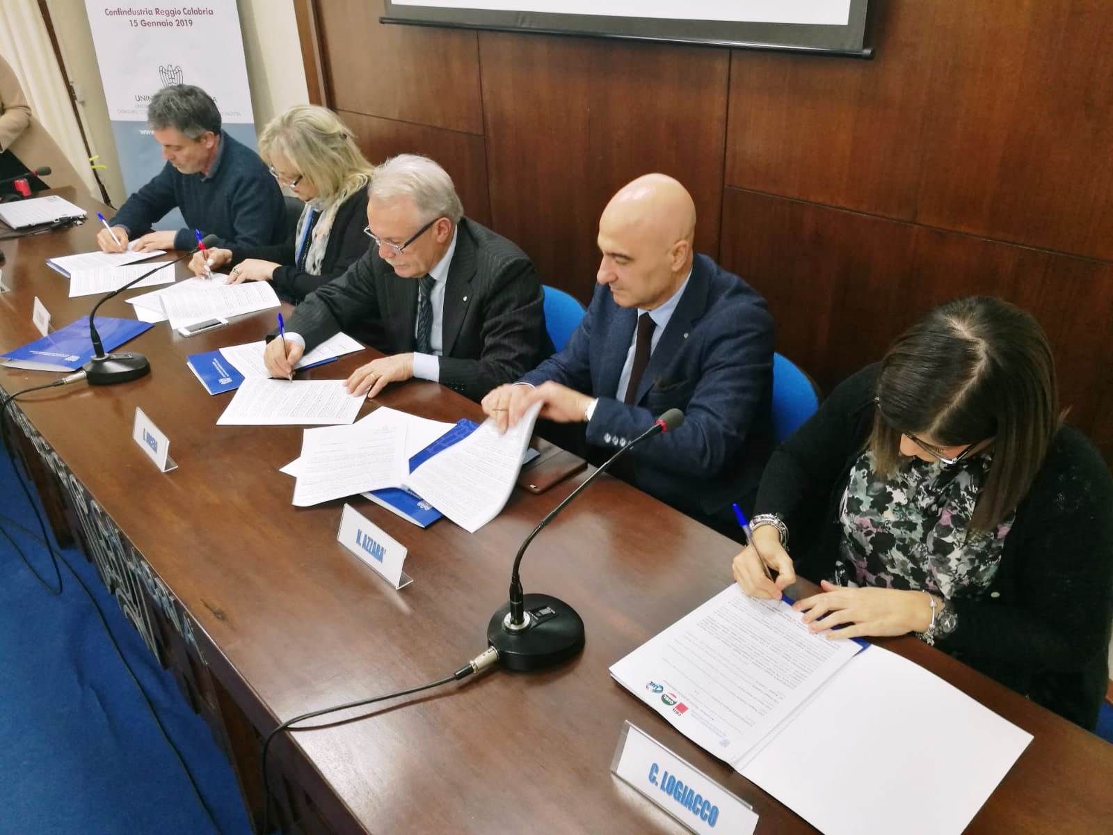 Reggio, siglato l'accordo tra imprenditori e sindacati