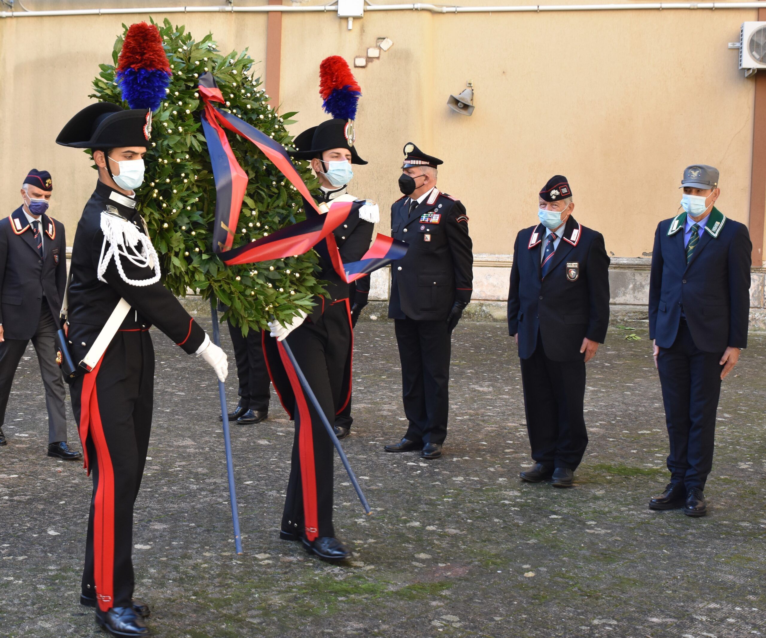 Catanzaro, i Carabinieri rendono onore ai militari caduti