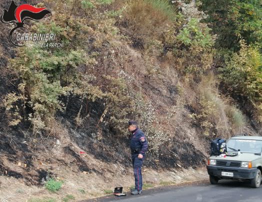 Filmato mentre appicca il fuoco, nei guai un 40enne di Roggiano