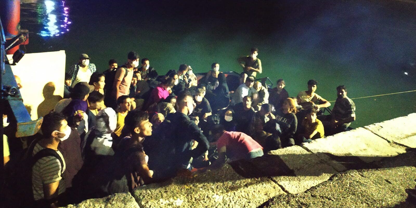 Nella notte arrivati 230 migranti nel porto di Crotone