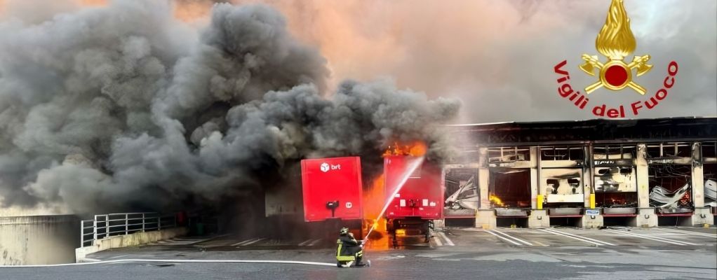 Maxi rogo a Milano, la Procura indaga per incendio doloso