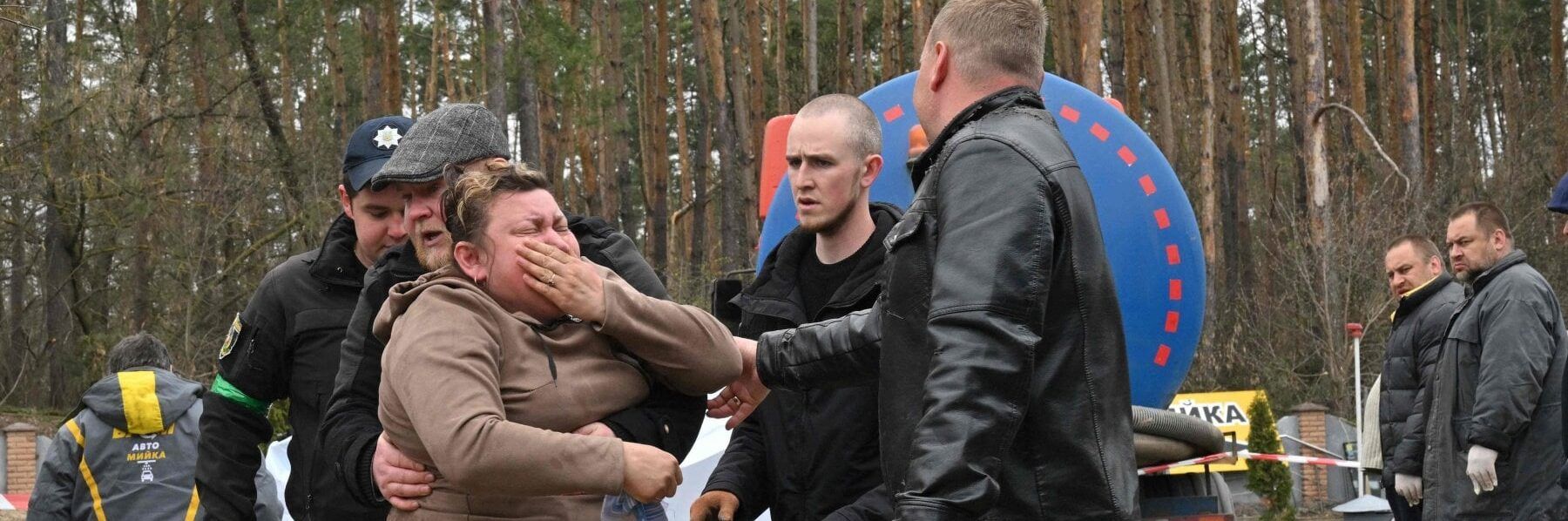 Civili torturati a Lukashivka da militari russi. Il cancelliere austriaco a Mosca