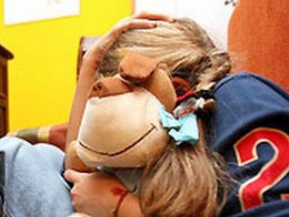 Palpeggia bimba durante una festa