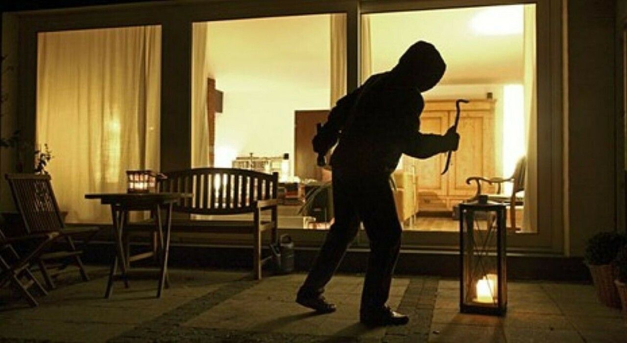 Furto aggravato in casa, fermate tre persone a Reggio Calabria