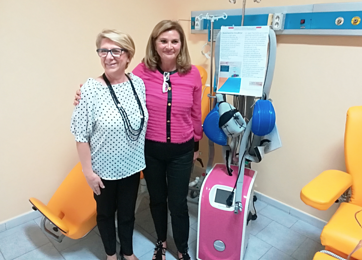 A Cosenza la cuffia che protegge i capelli durante la chemio