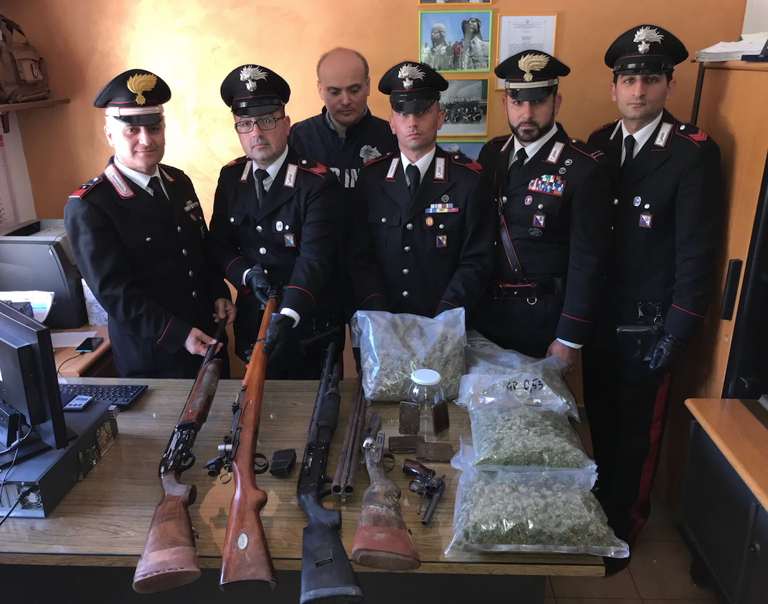 Scoperti nel Cosentino un arsenale e oltre 2 kg di marijuana