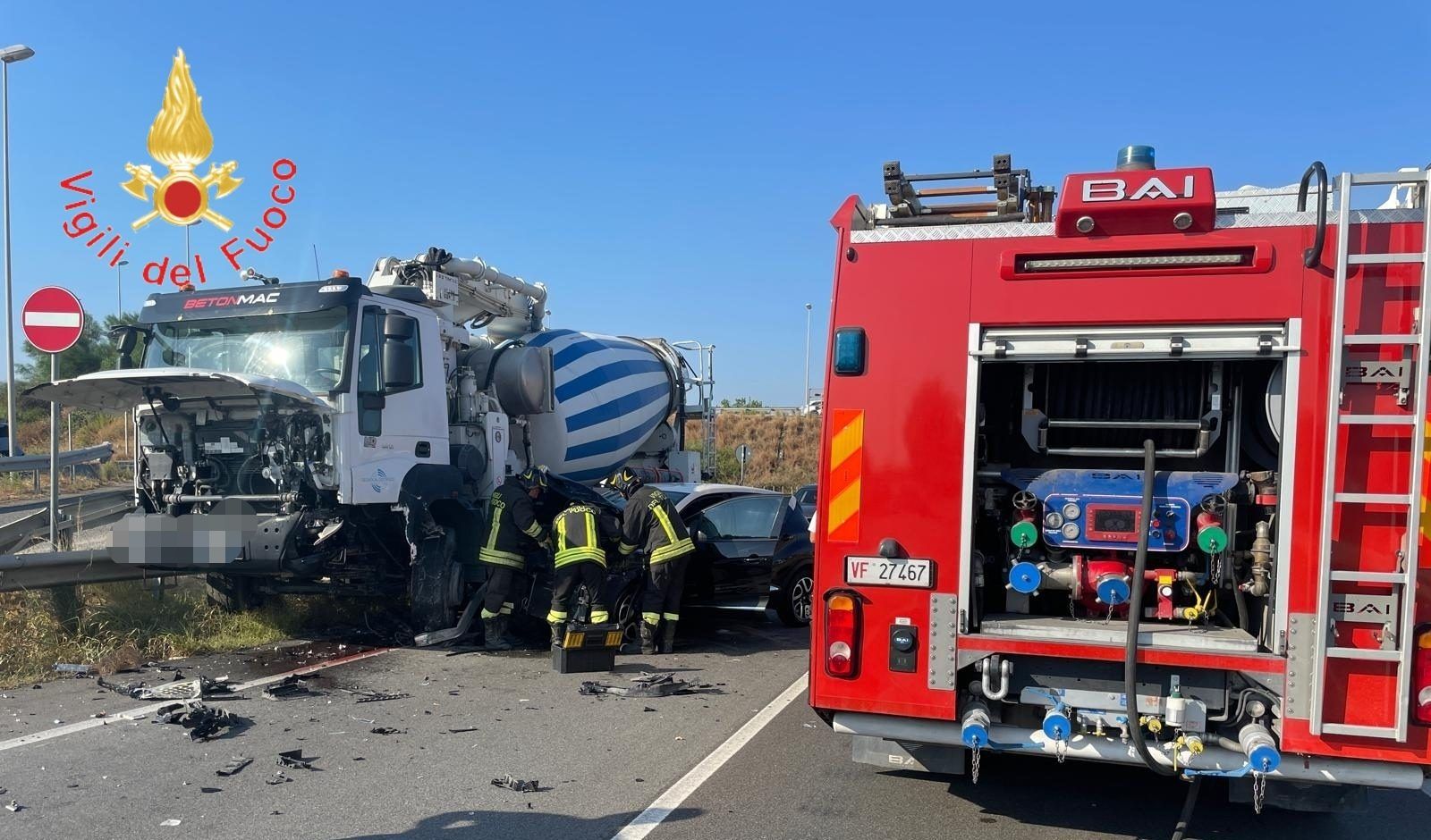 Simeri Crichi, incidente sulla Statale 106: arteria riaperta al traffico