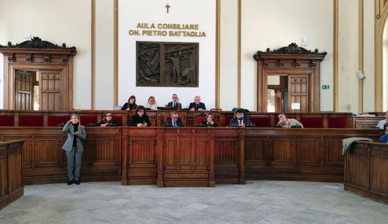 Reggio, via libera alle circoscrizioni nell’ultimo Consiglio del 2025