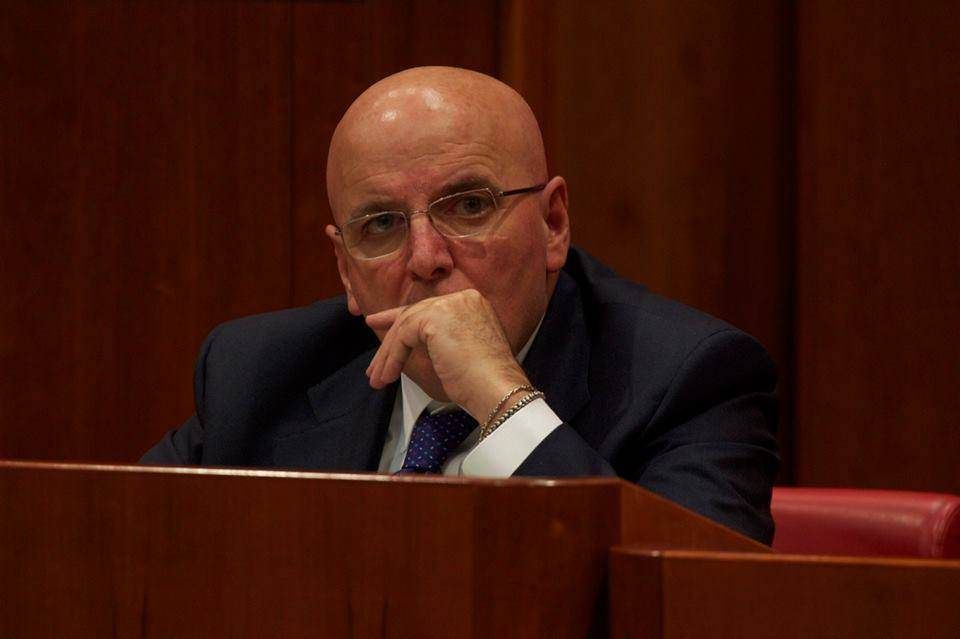 La paralisi di Oliverio