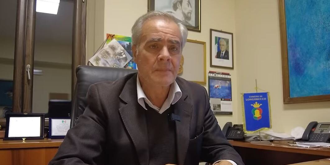 Longobucco, la maggioranza si spacca: il sindaco Pirillo si dimette