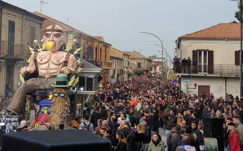 Carnevale di Mileto, dal flop del 2024 alle ombre dei clan e «dell’uomo di fiducia» di Luigi Mancuso