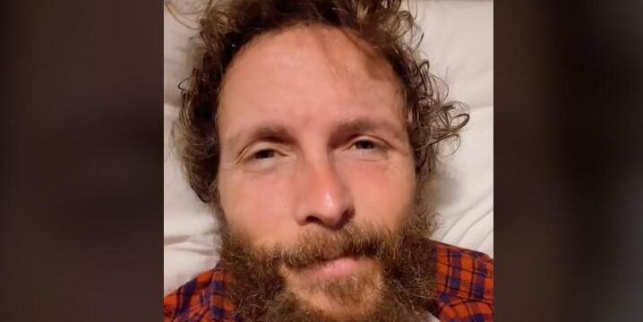 Jovanotti, l’annuncio su Tik Tok:  «Ho il Covid, i tamponi rapidi non sono così efficaci ma passerà»