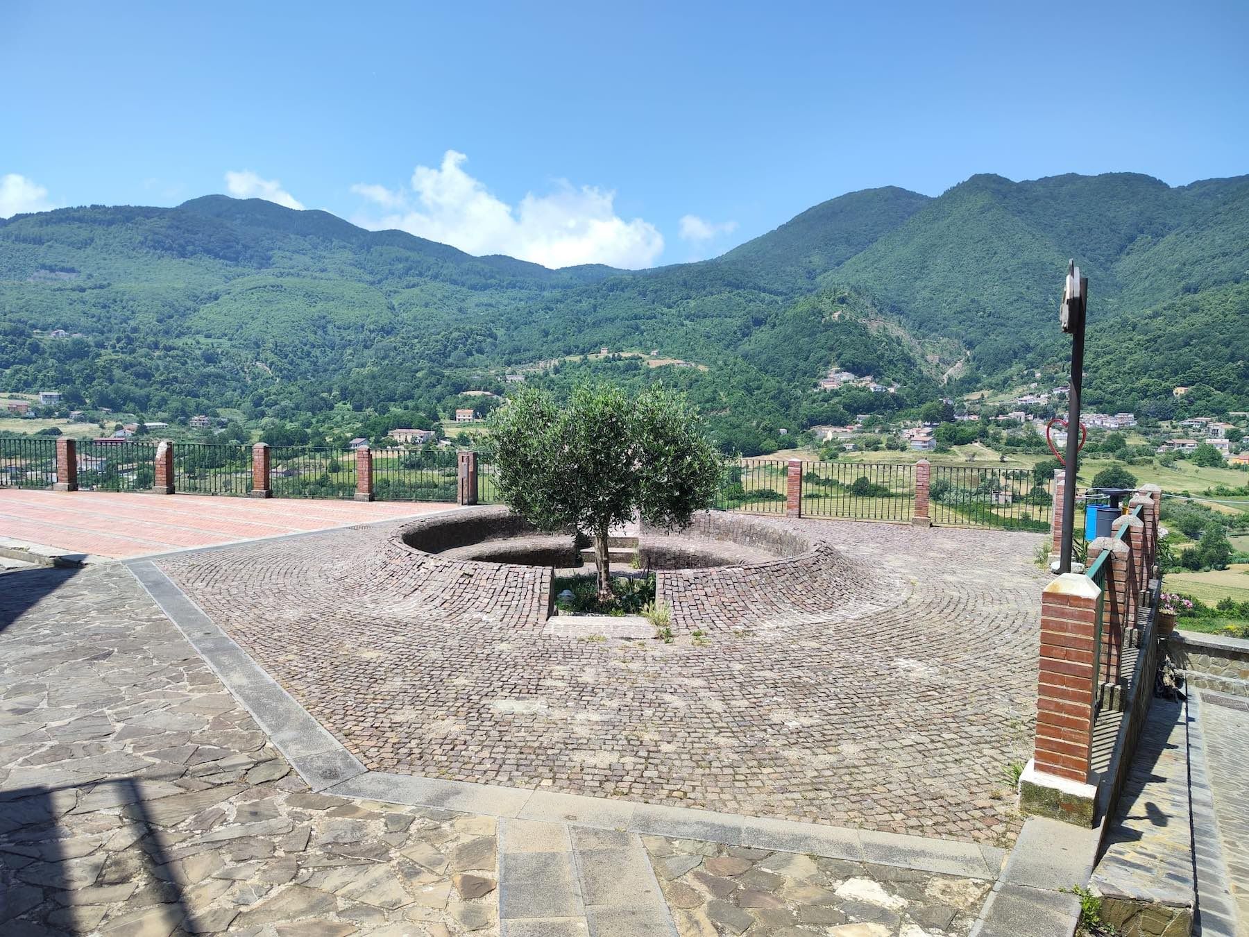 Sant’Agata d’Esaro: il borgo dei ritorni tra tango, memoria e rivoluzioni gentili