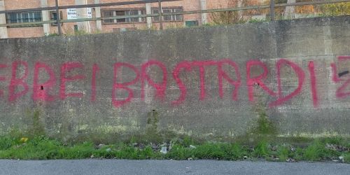 scritta antisemita parghelia