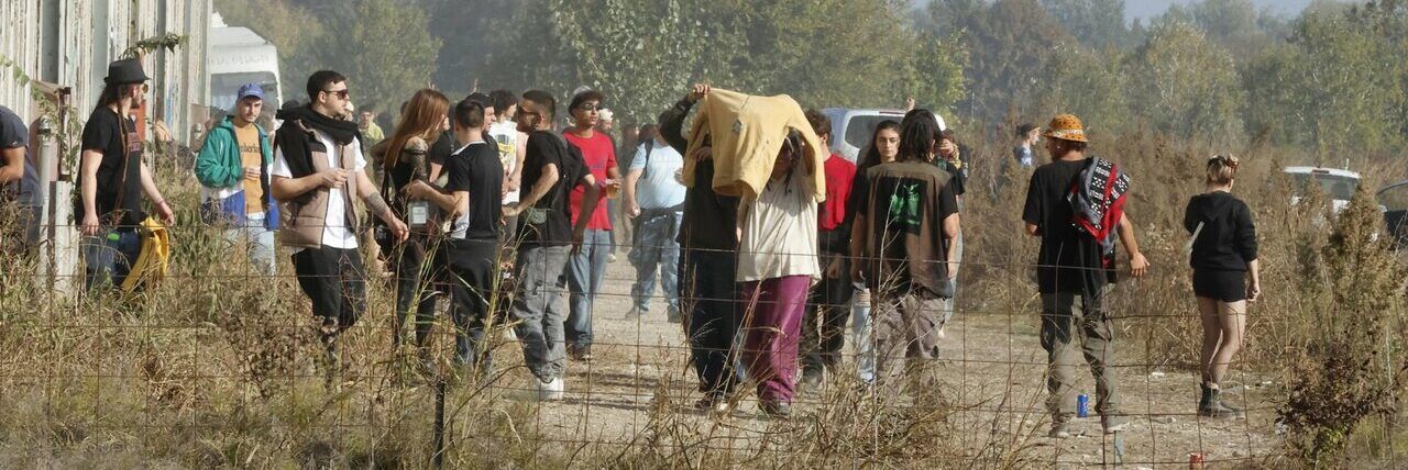 Rave a Modena, i partecipanti lasciano il capannone e lo ripuliscono