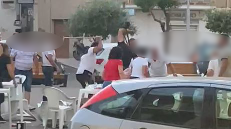 Violenta rissa tra ucraini e bulgari a Corigliano, contestato il tentato omicidio ai presunti aggressori