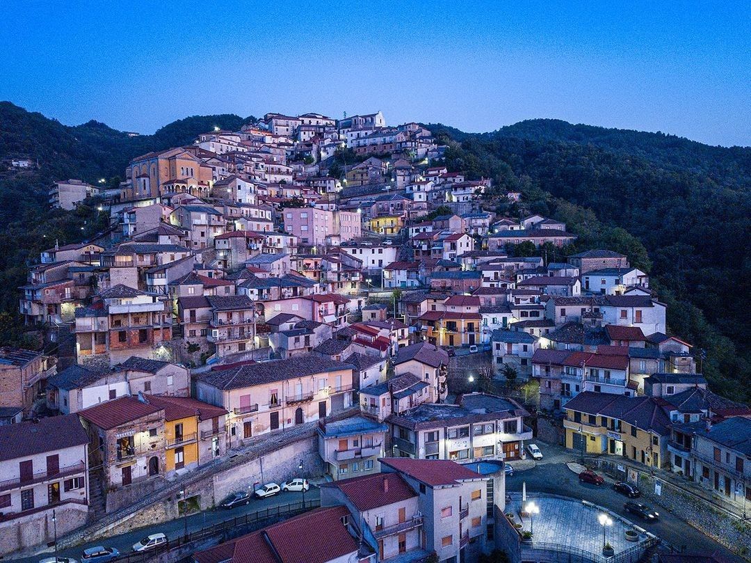 ‘Ndrangheta e ultrà, l’inchiesta scuote Sorianello: si è dimesso il consigliere Monardo