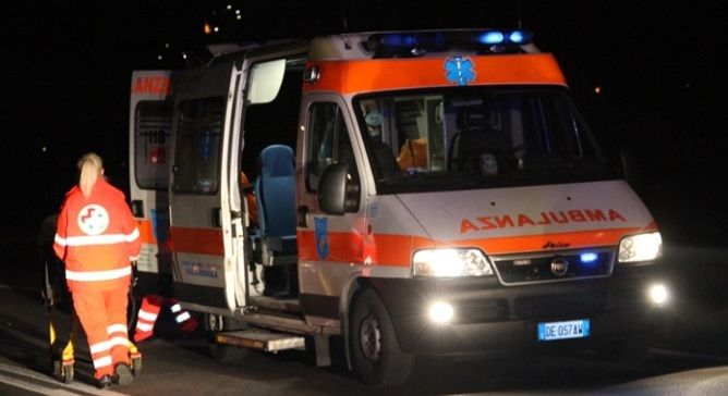 Crotone, bimba di 7 anni ferita da un proiettile vagante