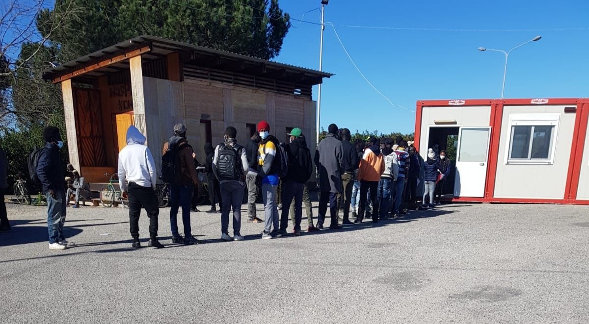 Nuovo “vax day” alla tendopoli di San Ferdinando, somministrate 114 terze dosi