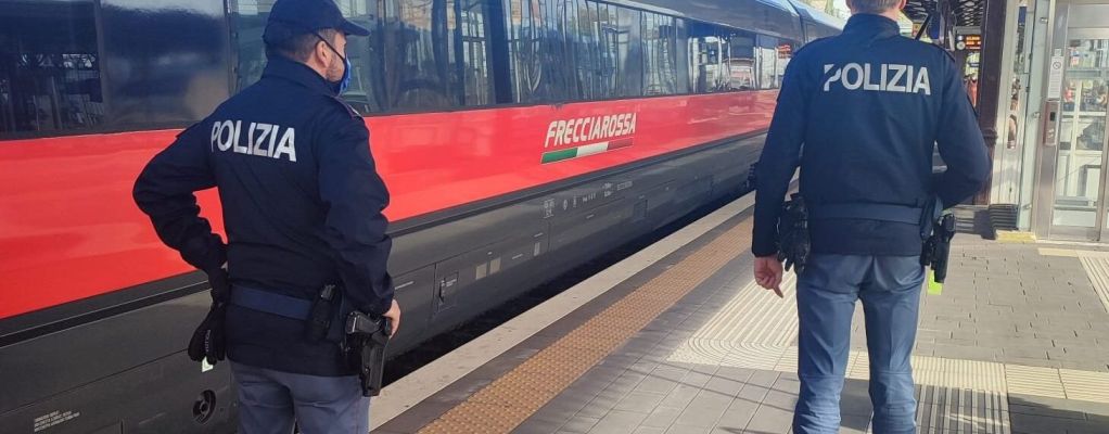 Furti sui treni, beccati su un Frecciarossa per la Calabria: due arresti