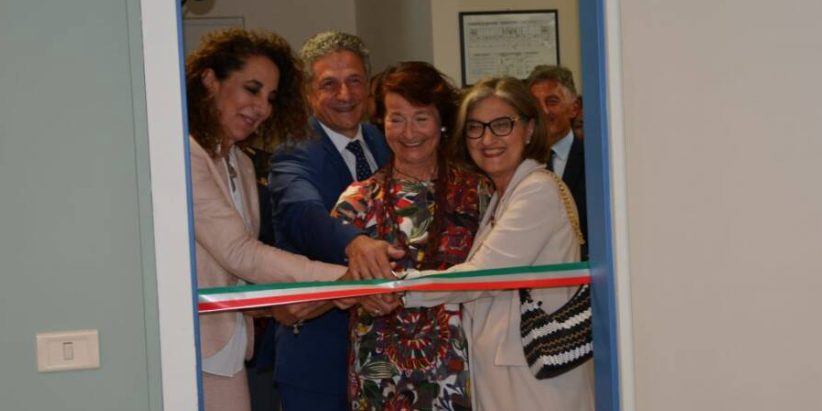Lamezia Terme, inaugurata “Una stanza tutta per sé”, luogo sicuro per le donne vittime di violenza