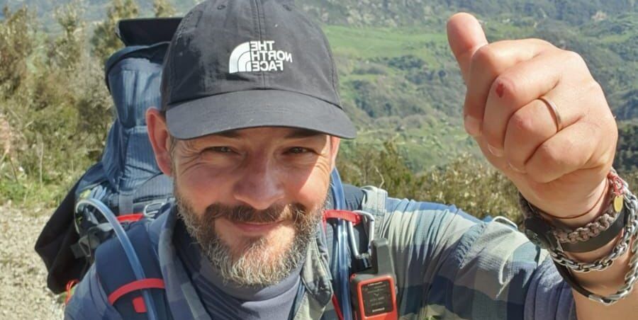 L’Italia a piedi: il viaggio di Gianluca affetto da due malattie autoimmuni