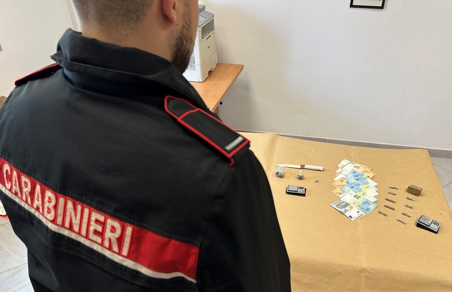 Lamezia Terme, un arresto per droga. Allarme giovani, anche un minorenne nelle attività di spaccio