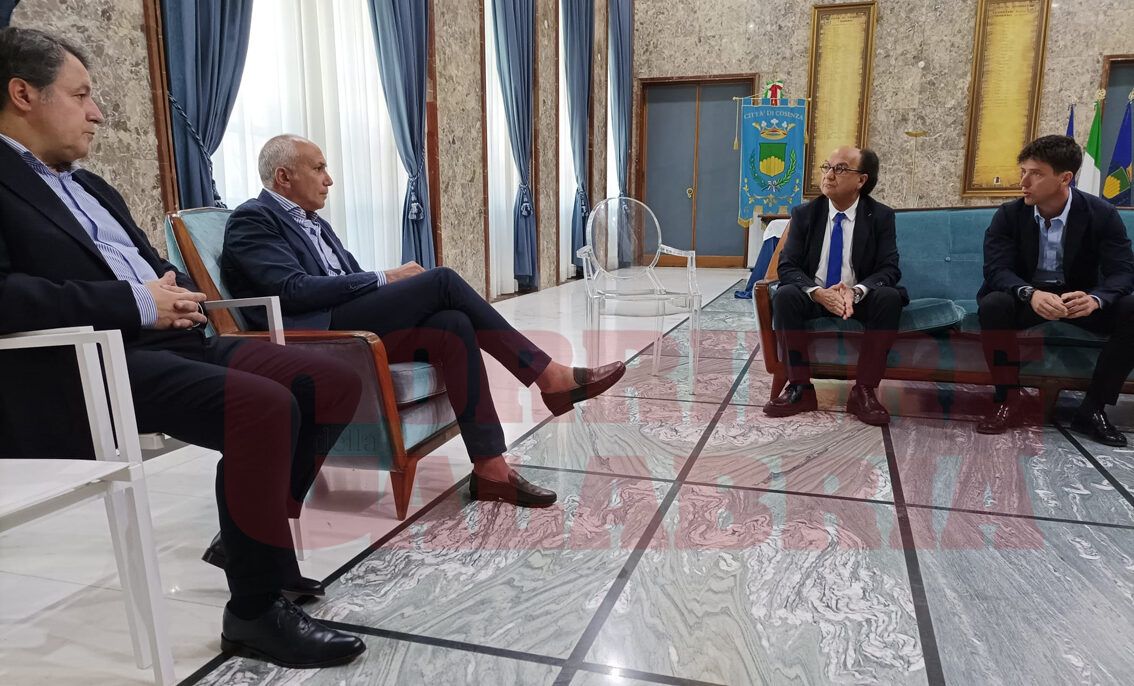 Cosenza ai play out, vertice Caruso-Guarascio: obiettivo aprire la tribuna B