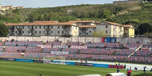 contestazione a Guarascio curva sud contro il Brescia