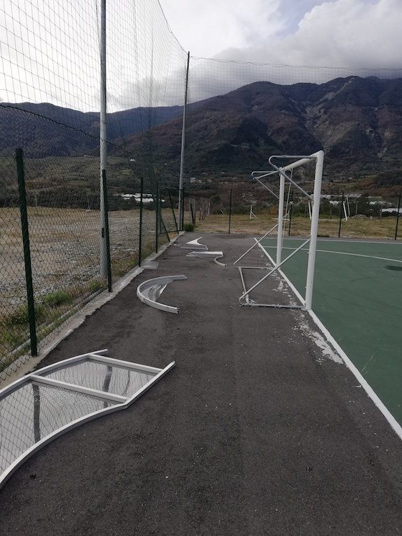 Platì, danneggiato il campetto di calcio a 5