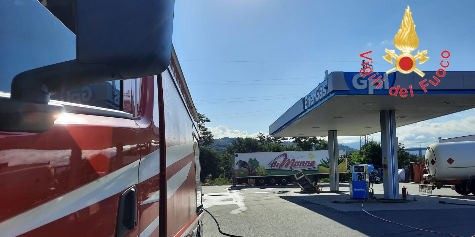Pizzo, fuga di gas ad un distributore: lungo intervento dei vigili del fuoco – VIDEO