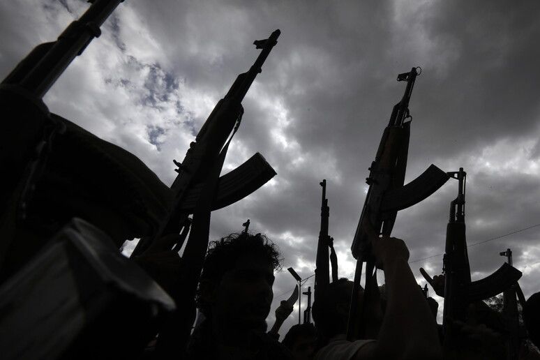 Sale la tensione nel Mar Rosso, Houti colpiscono una nave Msc