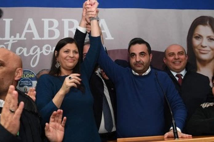 La Santelli chiusa nel “fortino”, cresce il malumore tra gli alleati